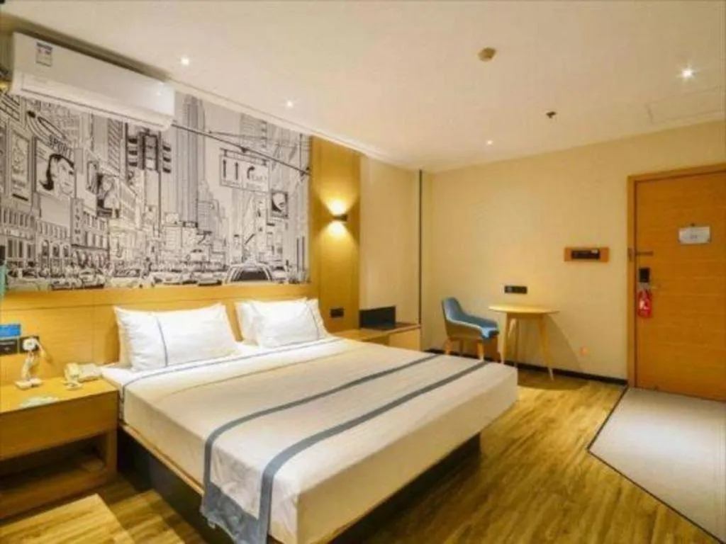 Bed in City Comfort Inn Wuhan Hanyang Street Caidian Square Metro Station