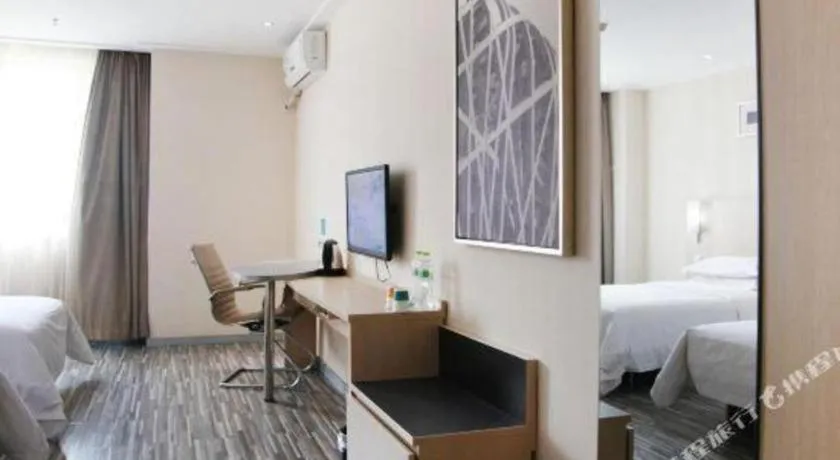 Bed in City Comfort Inn Wuhan Hanyang Street Caidian Square Metro Station