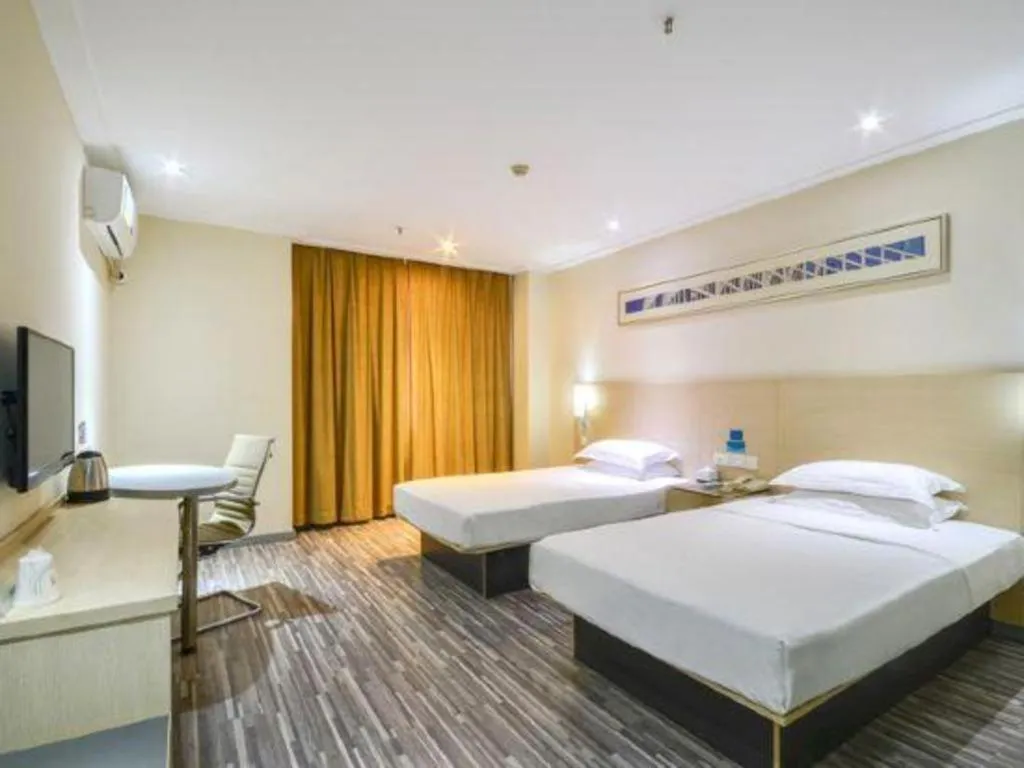 Bed in City Comfort Inn Wuhan Hanyang Street Caidian Square Metro Station