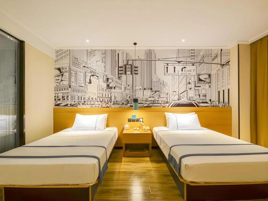 Bed in City Comfort Inn Wuhan Hanyang Street Caidian Square Metro Station