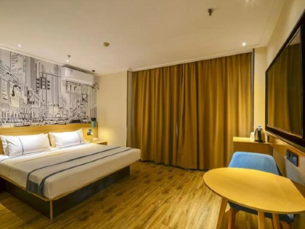 Bed in City Comfort Inn Wuhan Hanyang Street Caidian Square Metro Station
