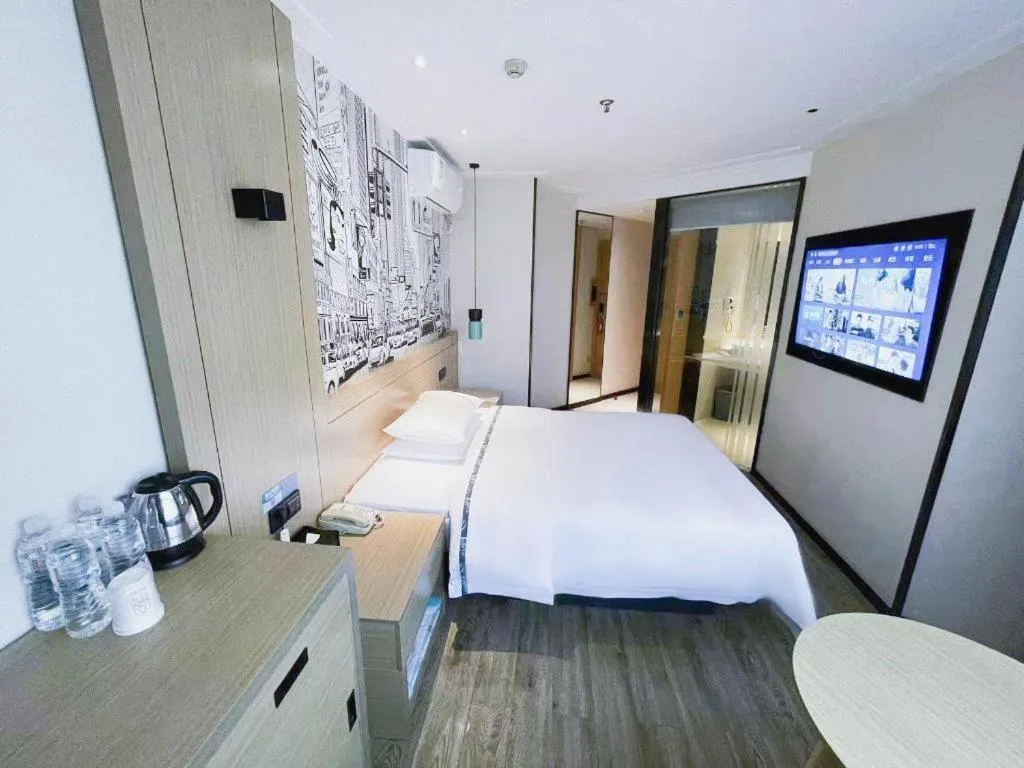 Bed in City Comfort Inn Wuhan Hanyang Street Caidian Square Metro Station