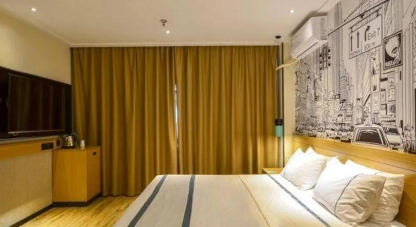 Bed in City Comfort Inn Wuhan Hanyang Street Caidian Square Metro Station