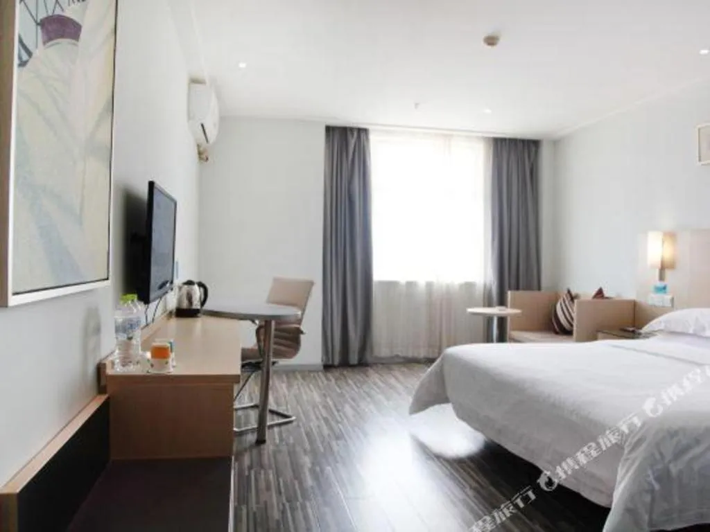 Bed in City Comfort Inn Wuhan Hanyang Street Caidian Square Metro Station