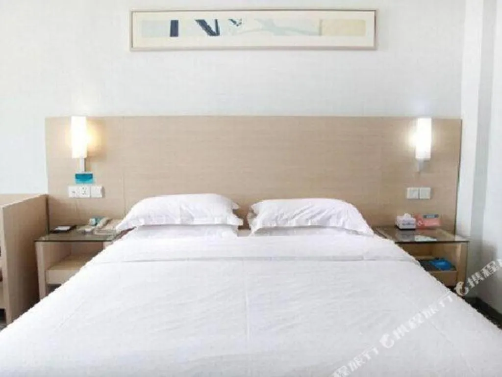 Bed in City Comfort Inn Wuhan Hanyang Street Caidian Square Metro Station