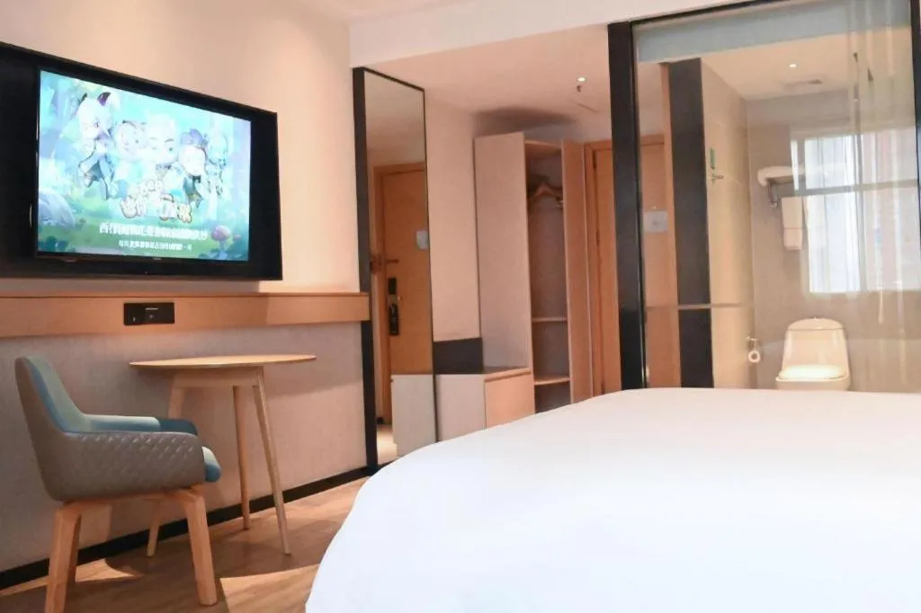 Bed in City Comfort Inn Wuhan Hanyang Street Caidian Square Metro Station