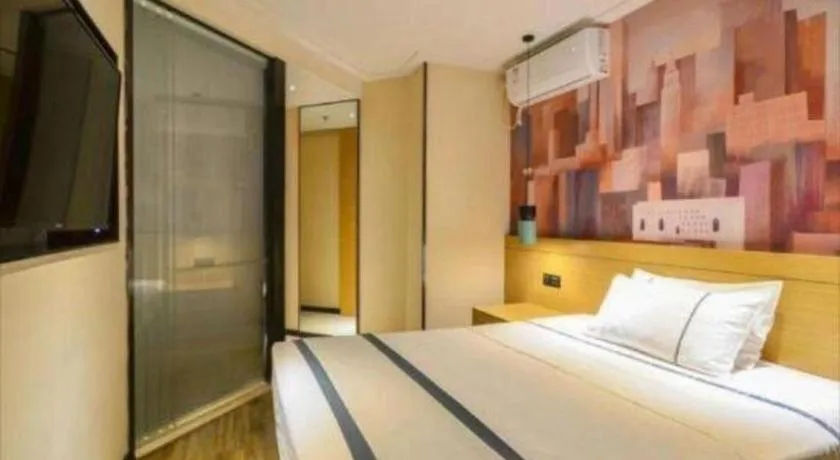 Bed in City Comfort Inn Wuhan Hanyang Street Caidian Square Metro Station