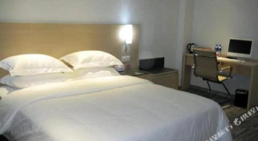 Bed in City Comfort Inn Wuhan Hanyang Street Caidian Square Metro Station