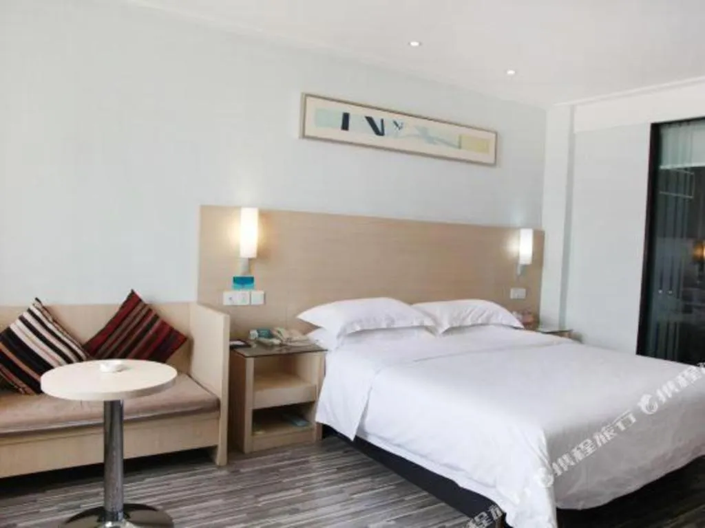 Bed in City Comfort Inn Wuhan Hanyang Street Caidian Square Metro Station