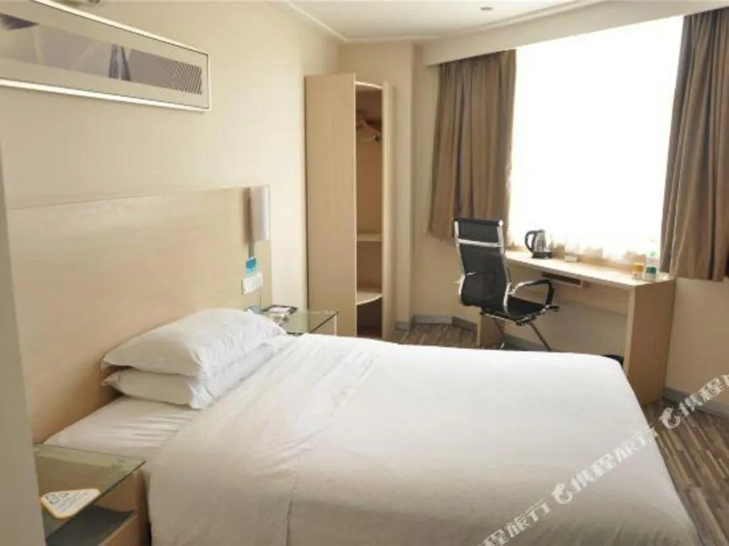 Bed in City Comfort Inn Wuhan Hanyang Street Caidian Square Metro Station