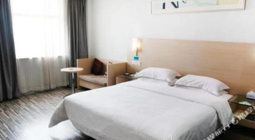 Bed in City Comfort Inn Wuhan Hanyang Street Caidian Square Metro Station