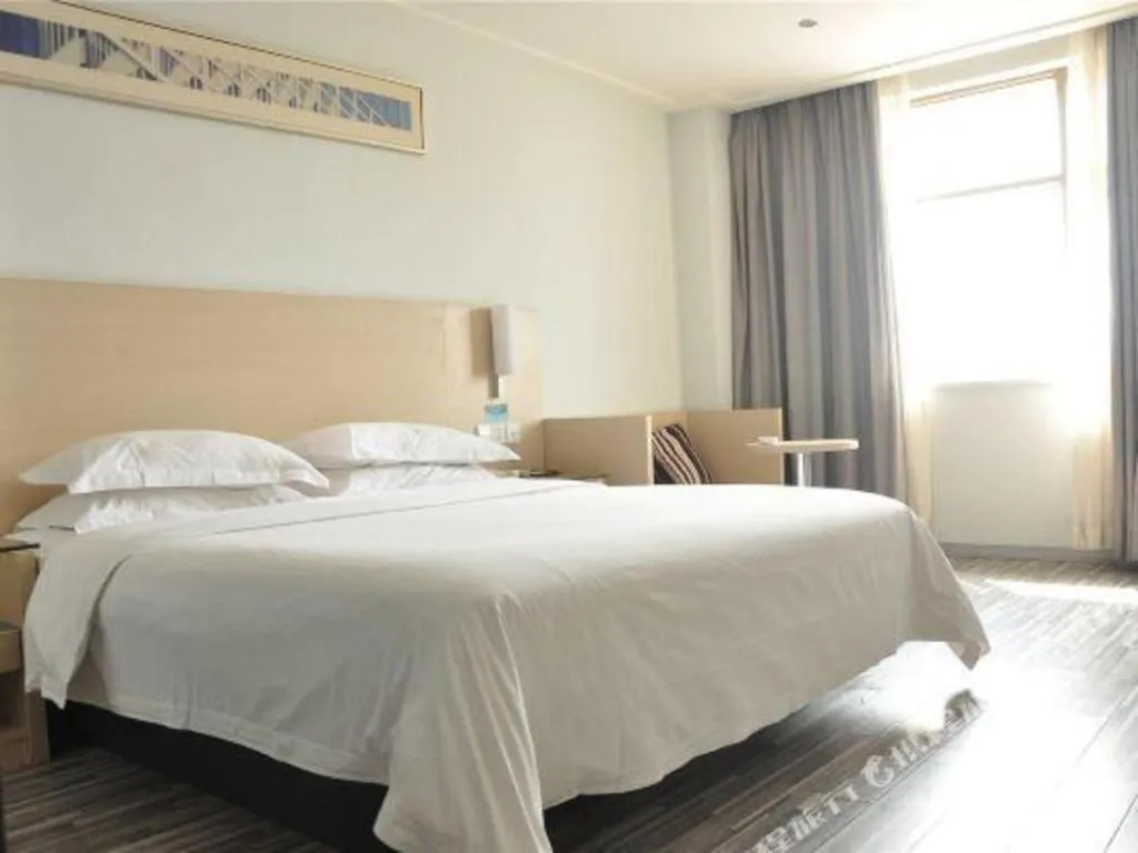 Bed in City Comfort Inn Wuhan Hanyang Street Caidian Square Metro Station