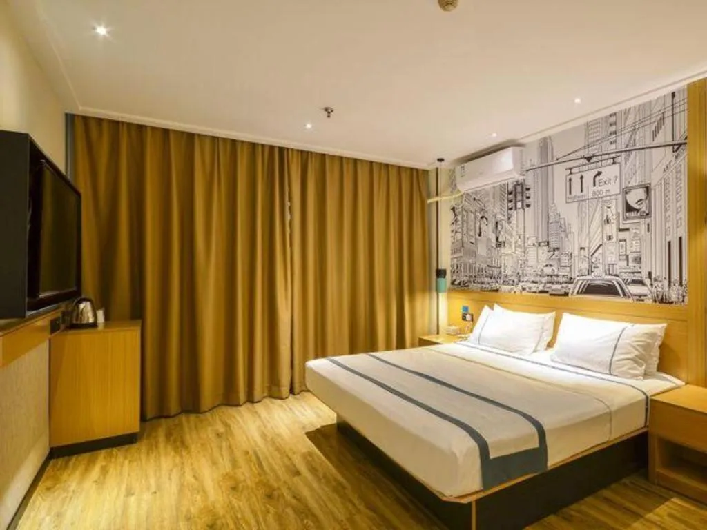 Bed in City Comfort Inn Wuhan Hanyang Street Caidian Square Metro Station