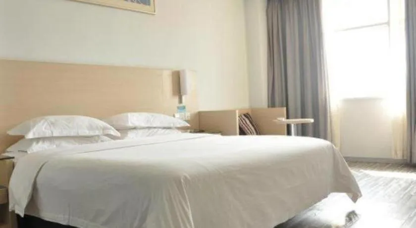 Bed in City Comfort Inn Wuhan Hanyang Street Caidian Square Metro Station