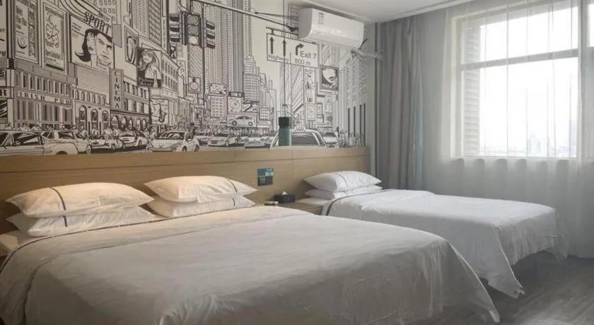 Bed in City Comfort Inn Wuhan Hanyang Street Caidian Square Metro Station
