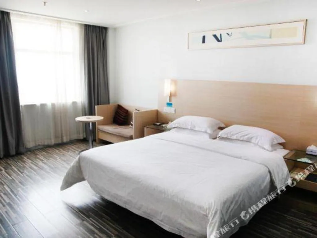 Bed in City Comfort Inn Wuhan Hanyang Street Caidian Square Metro Station
