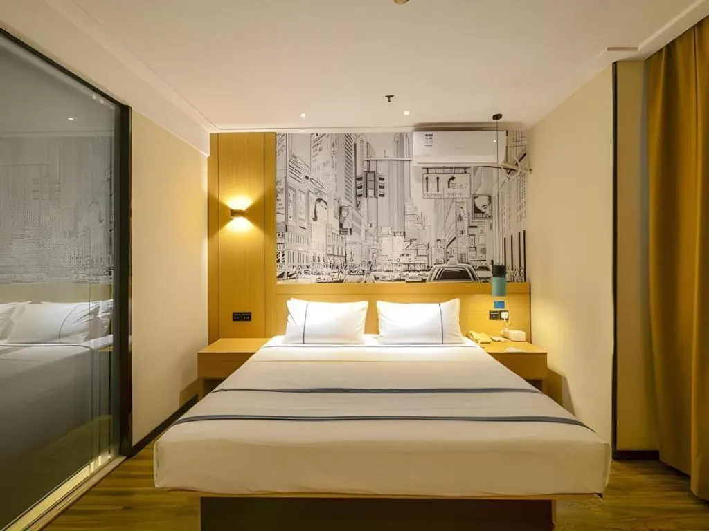 Bed in City Comfort Inn Wuhan Hanyang Street Caidian Square Metro Station