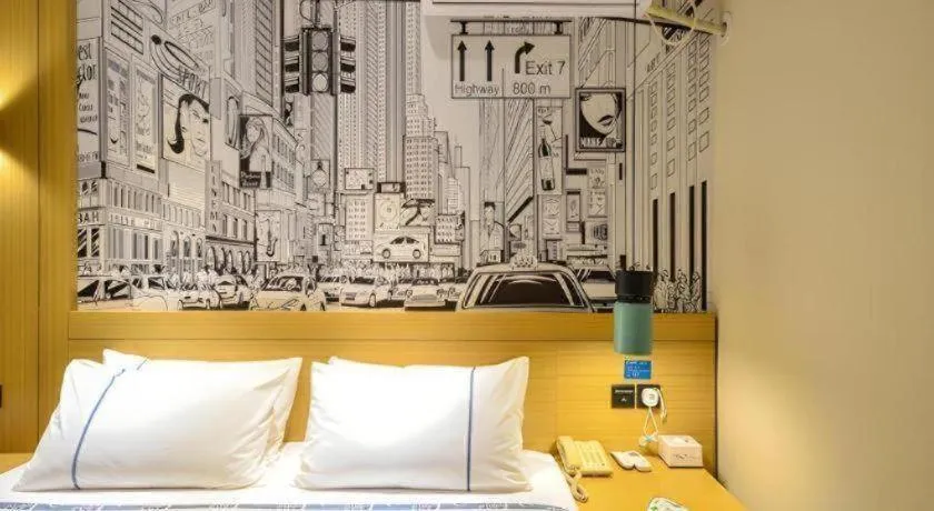 Bed in City Comfort Inn Wuhan Hanyang Street Caidian Square Metro Station