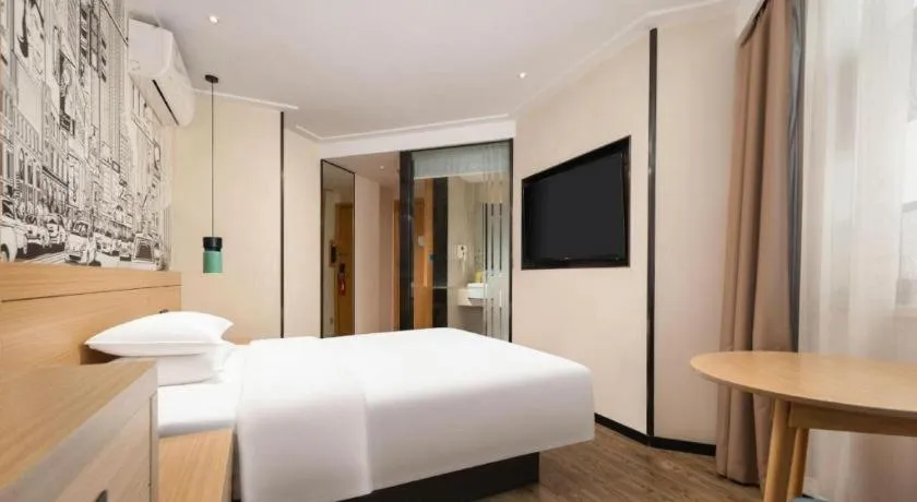 Bed in City Comfort Inn Wuhan Hanyang Street Caidian Square Metro Station