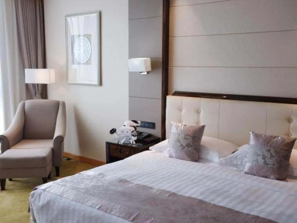 Bed in Jin Jiang Mingcheng Hotel