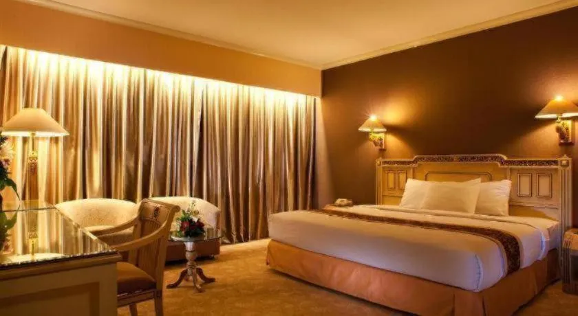 Bed in Kartika Chandra Hotel