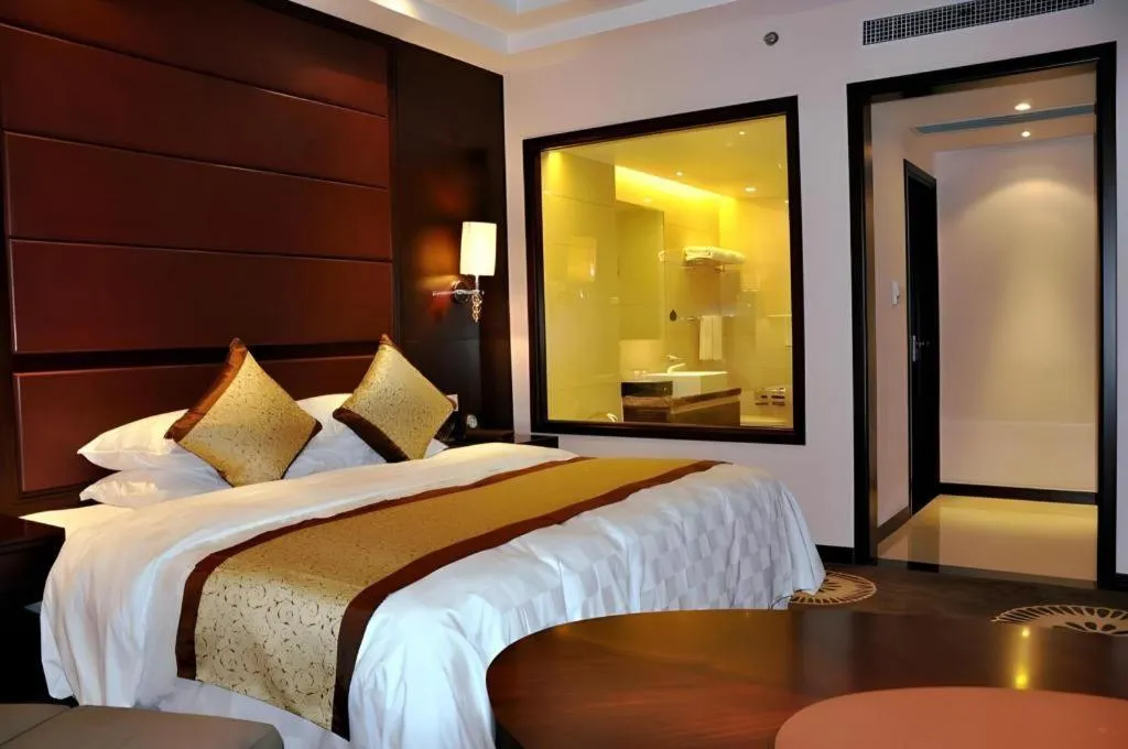 Bed in Hotel Ramada Plaza Hangzhou Xiaoshan