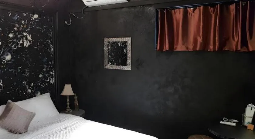 Bed in Hotel Elephant