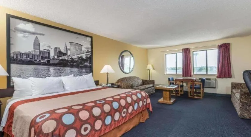 Bed in Super 8 By Wyndham Franklin/Middletown Area