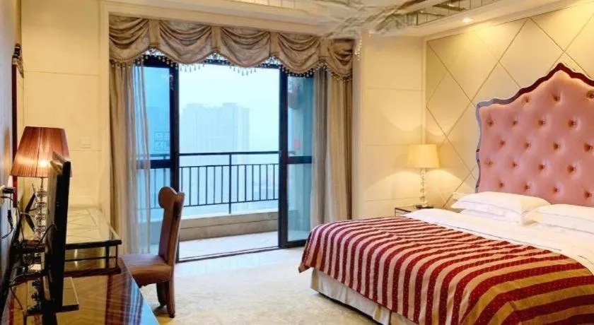 Bed in Country Garden Phoenix Hotel Jurong