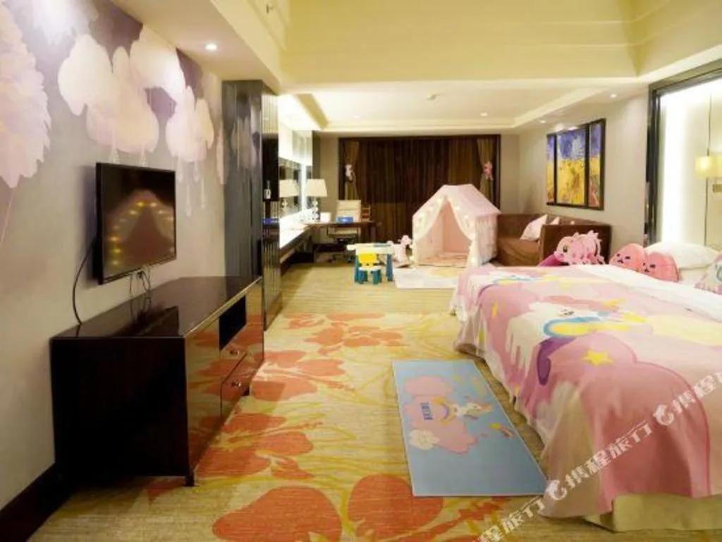 Bed in Country Garden Phoenix Hotel Jurong