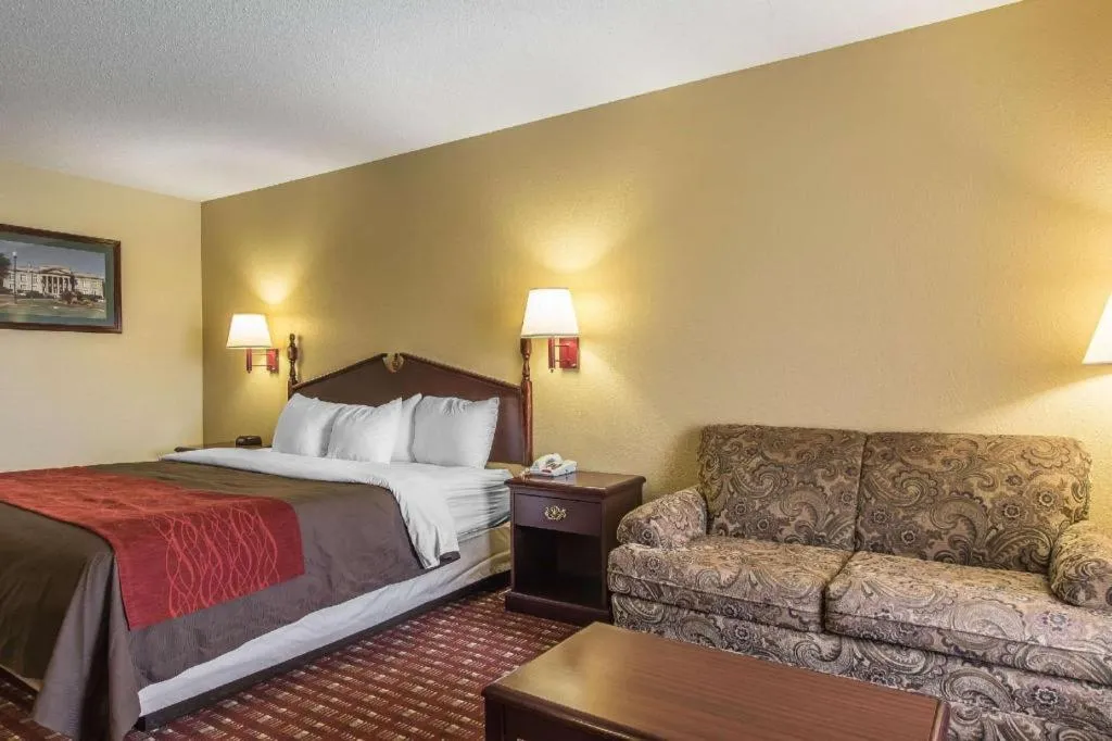 Bed in Quality Inn Andalusia