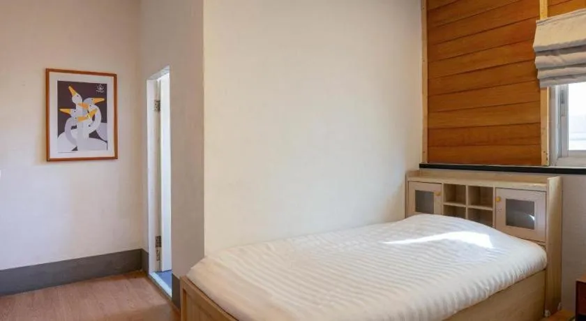 Bed in THE GOOSE HOUSE UBON