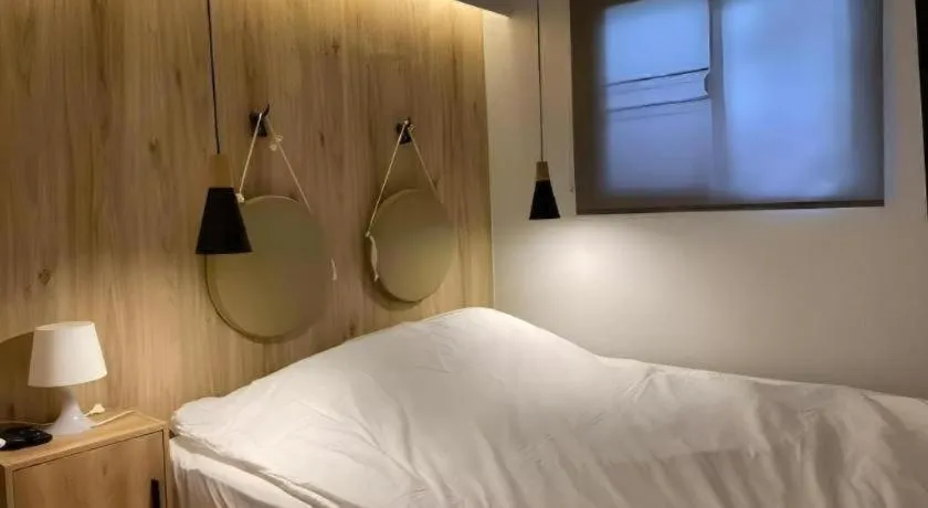 Bed in THE GOOSE HOUSE UBON