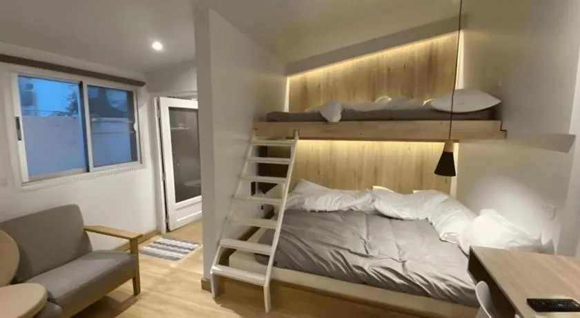 Bed in THE GOOSE HOUSE UBON