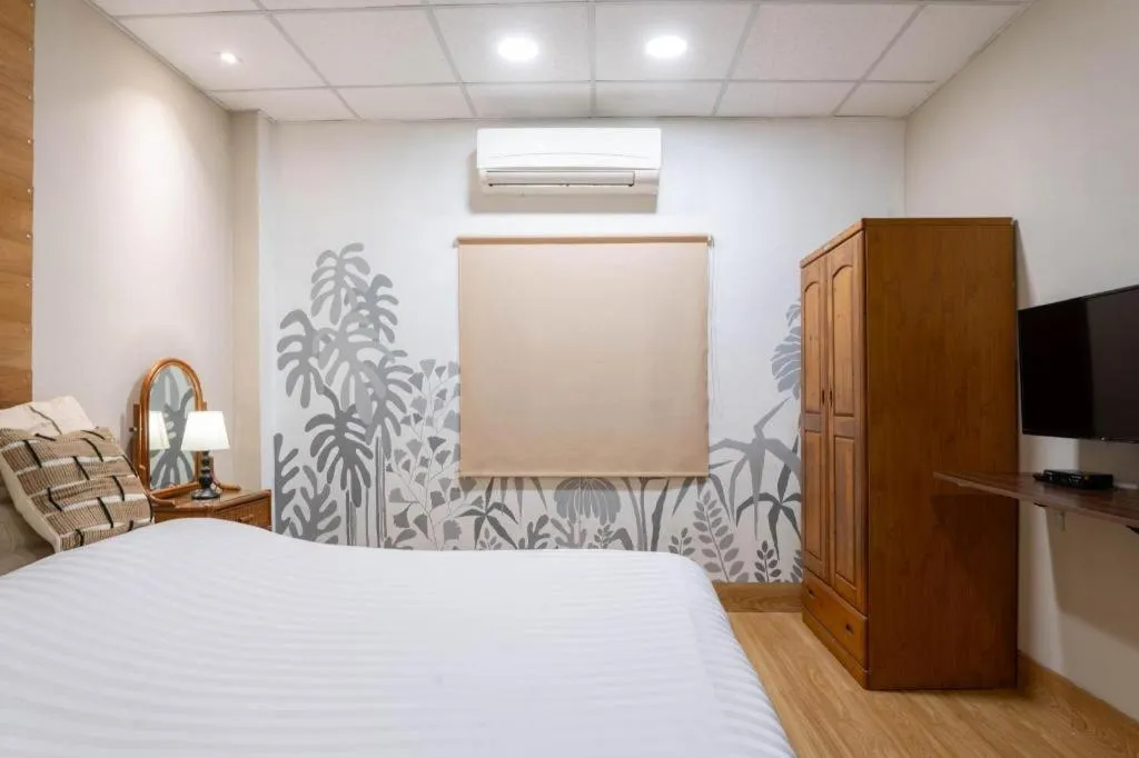 Bed in THE GOOSE HOUSE UBON