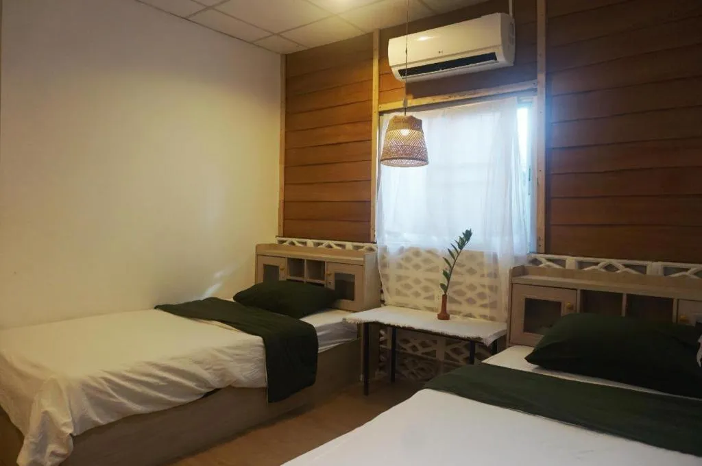 Bed in THE GOOSE HOUSE UBON