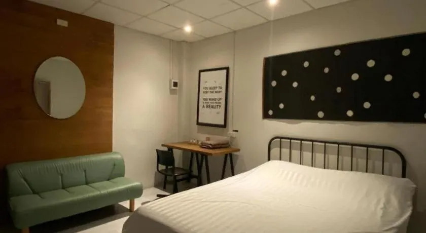 Bed in THE GOOSE HOUSE UBON