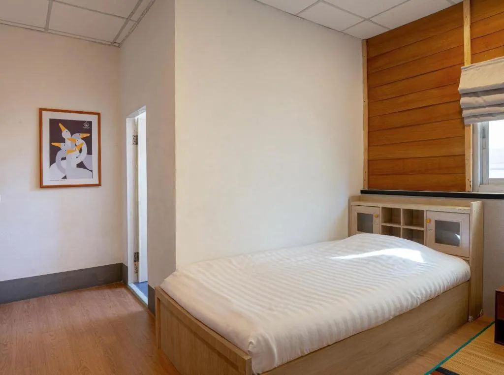 Bed in THE GOOSE HOUSE UBON