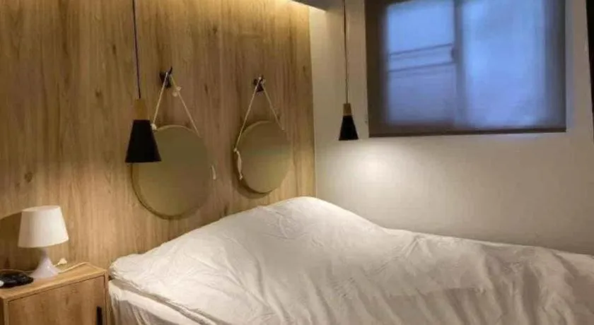 Bed in THE GOOSE HOUSE UBON