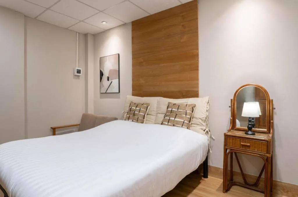 Bed in THE GOOSE HOUSE UBON