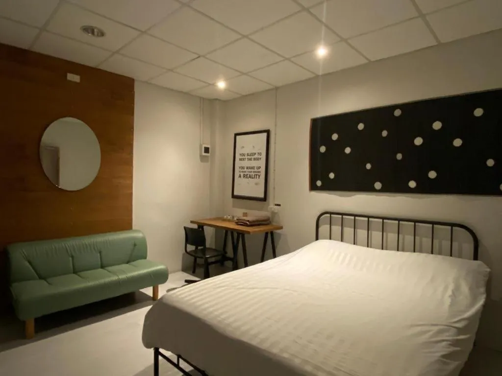 Bed in THE GOOSE HOUSE UBON