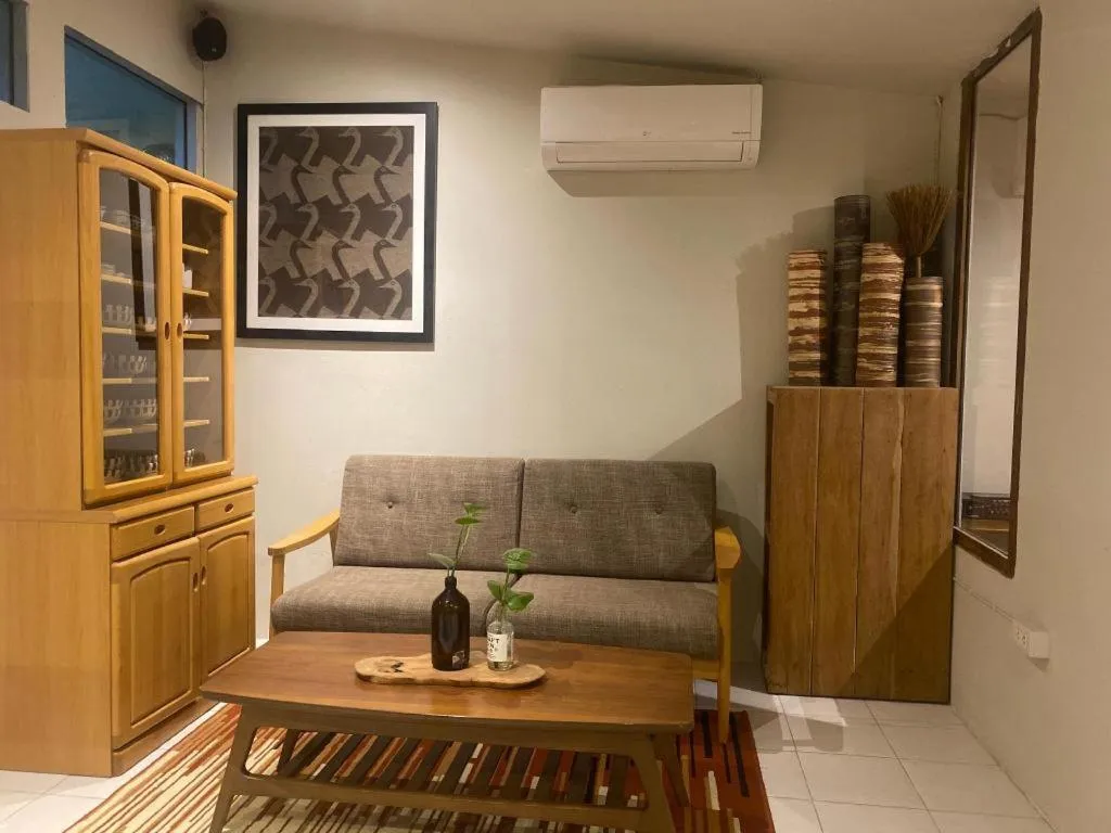 THE GOOSE HOUSE UBON