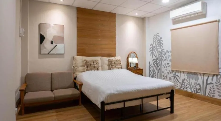 Bed in THE GOOSE HOUSE UBON