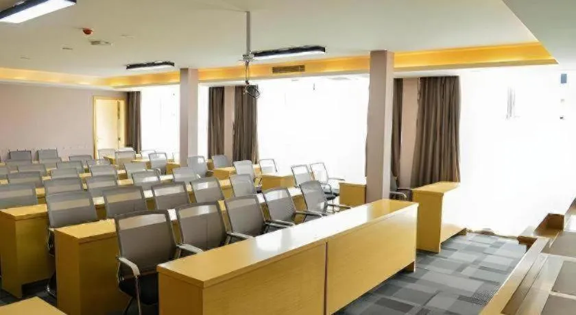 Lavande Hotel·Xishuangbanna Jinghong Songkran Square