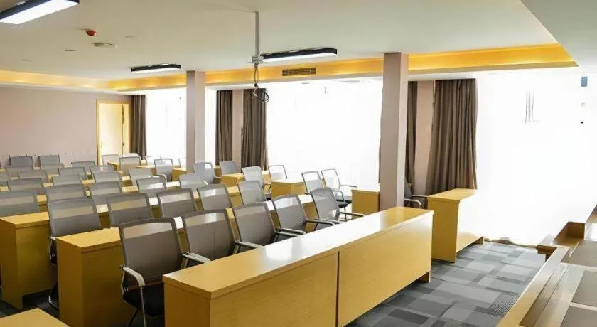 Lavande Hotel·Xishuangbanna Jinghong Songkran Square