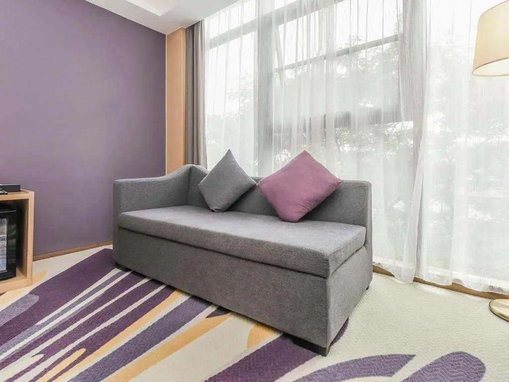 Lavande Hotel·Xishuangbanna Jinghong Songkran Square