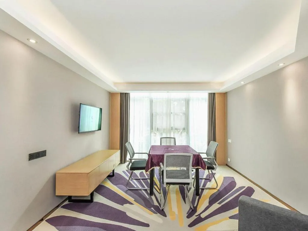 Lavande Hotel·Xishuangbanna Jinghong Songkran Square