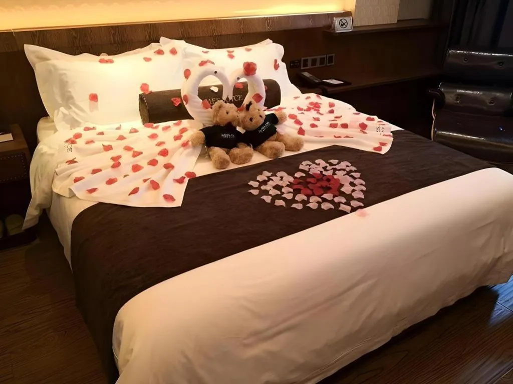 Bed in James Joyce Coffetel Beijing Yizhuang Rongjing East Street Subway Station