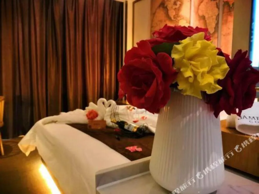 Bed in James Joyce Coffetel Beijing Yizhuang Rongjing East Street Subway Station