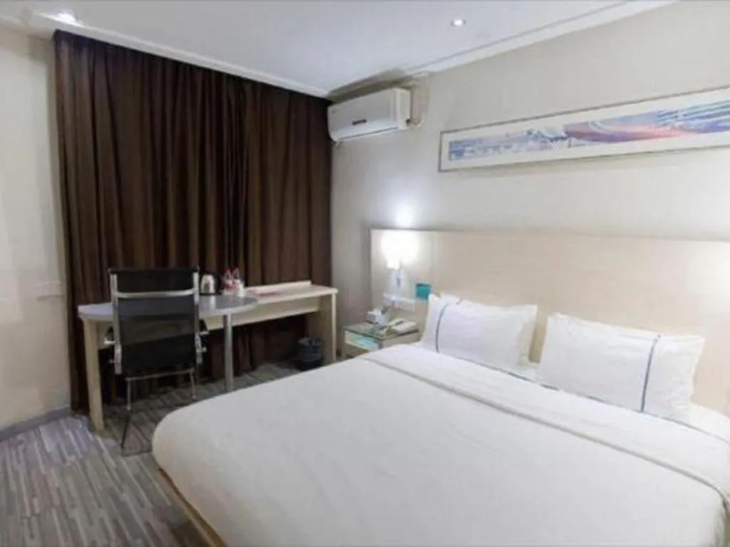 Bed in City Comfort Inn Yulin Bobai Pedestrian Street